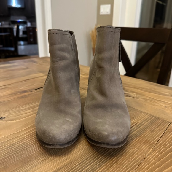 Aldo Grey Ankle Boots with Brown Heels, size 8 - Picture 2 of 3